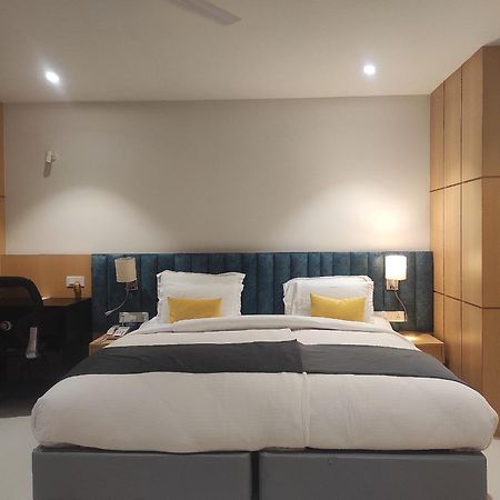 Clubway Grand A Boutique Hotel Jorhāt Buitenkant foto