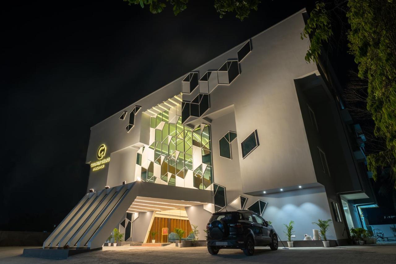 Clubway Grand A Boutique Hotel Jorhāt Buitenkant foto