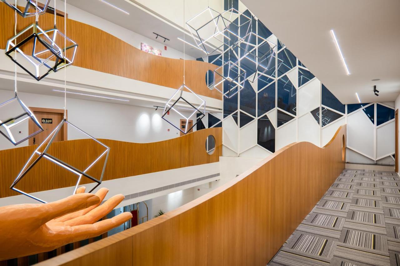 Clubway Grand A Boutique Hotel Jorhāt Buitenkant foto