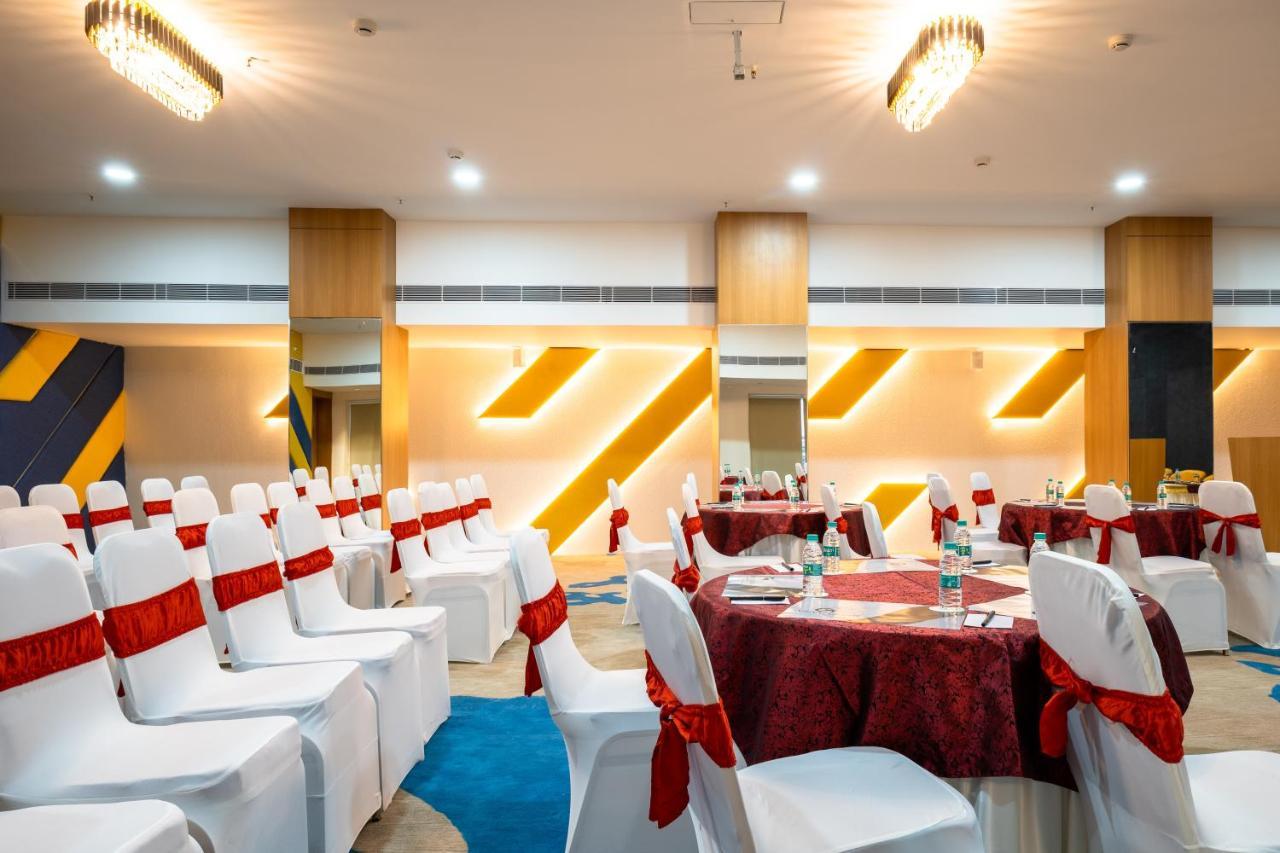 Clubway Grand A Boutique Hotel Jorhāt Buitenkant foto