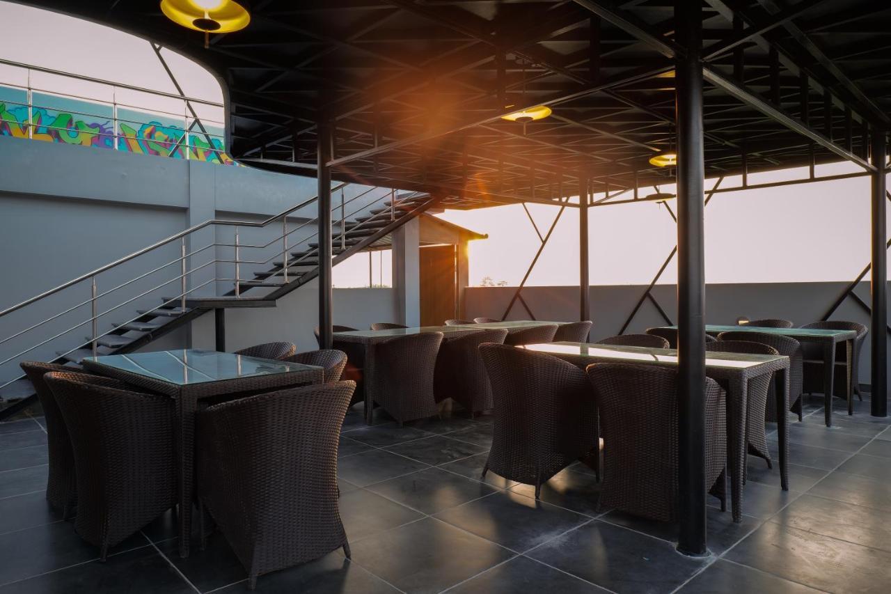 Clubway Grand A Boutique Hotel Jorhāt Buitenkant foto
