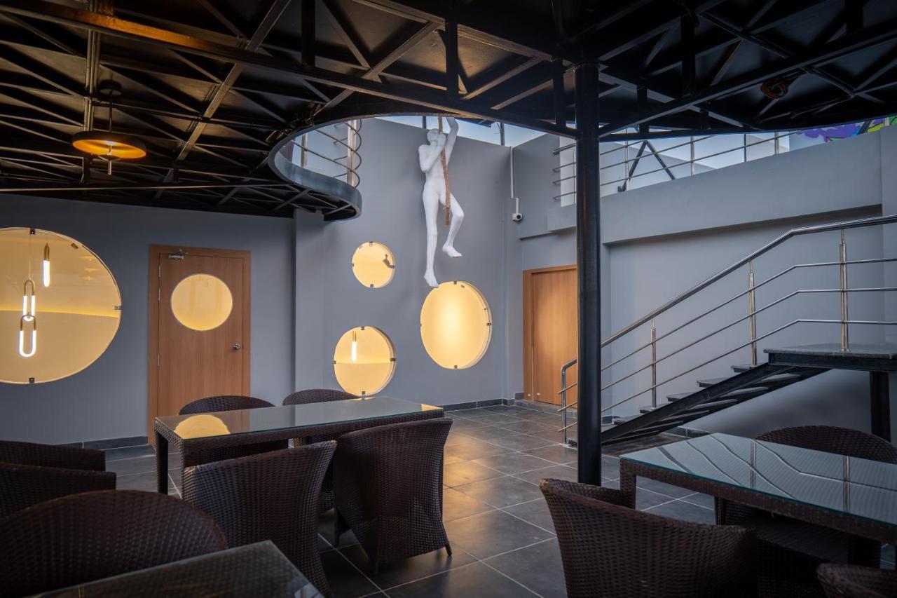 Clubway Grand A Boutique Hotel Jorhāt Buitenkant foto