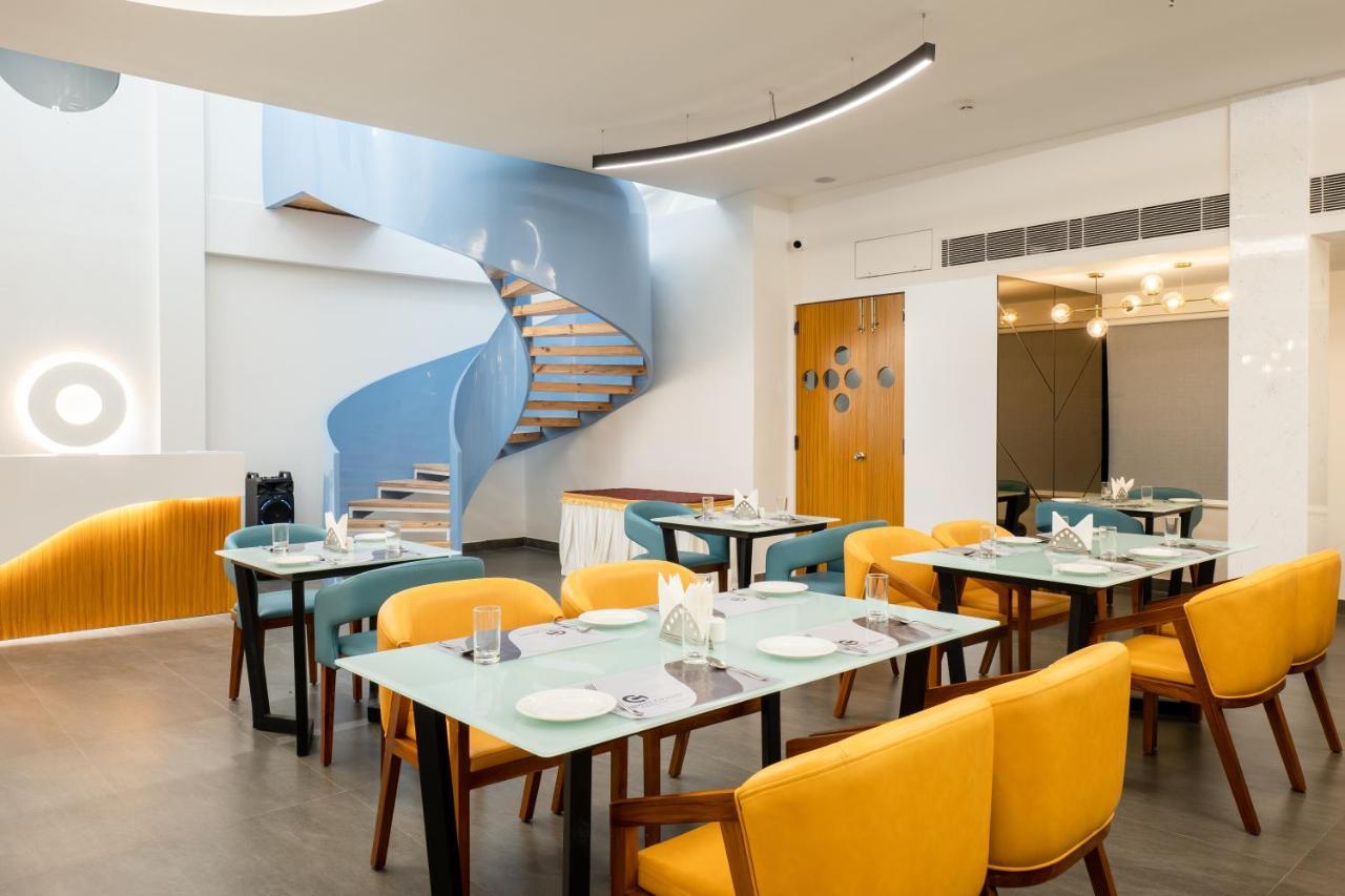Clubway Grand A Boutique Hotel Jorhāt Buitenkant foto