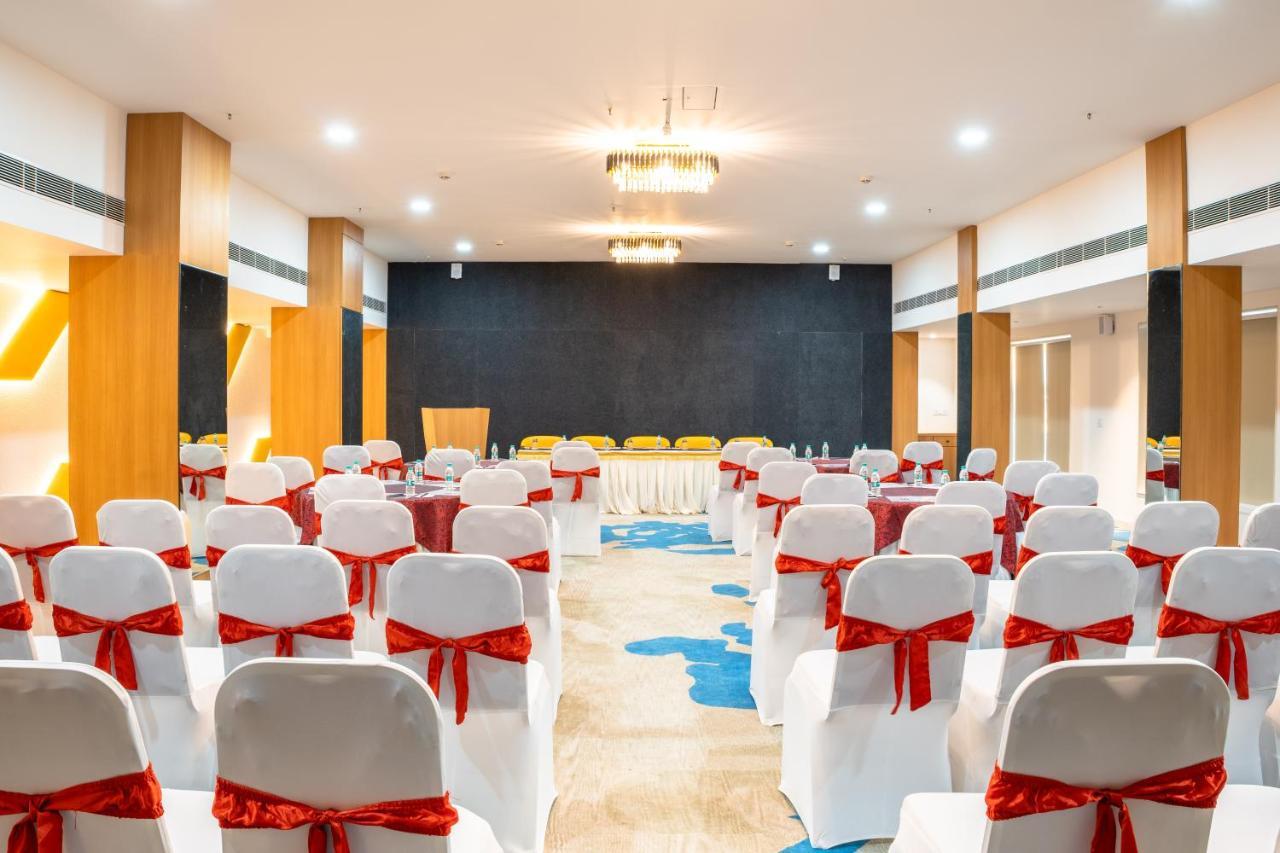 Clubway Grand A Boutique Hotel Jorhāt Buitenkant foto