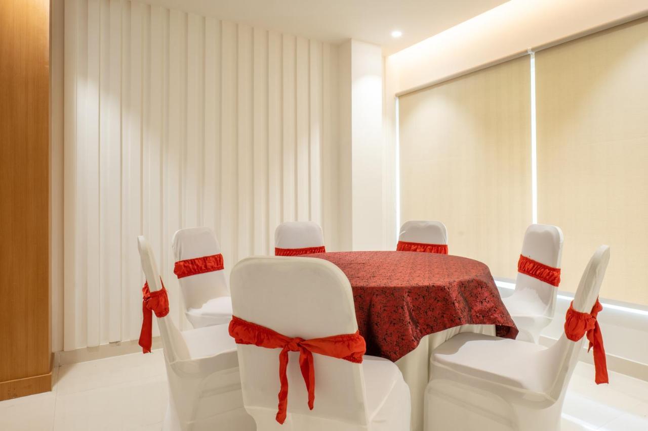 Clubway Grand A Boutique Hotel Jorhāt Buitenkant foto