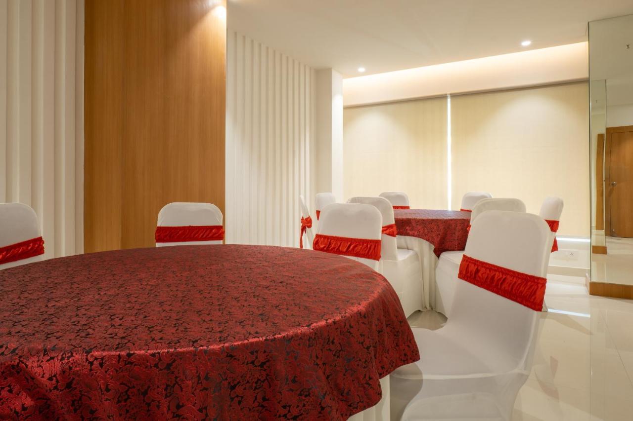 Clubway Grand A Boutique Hotel Jorhāt Buitenkant foto