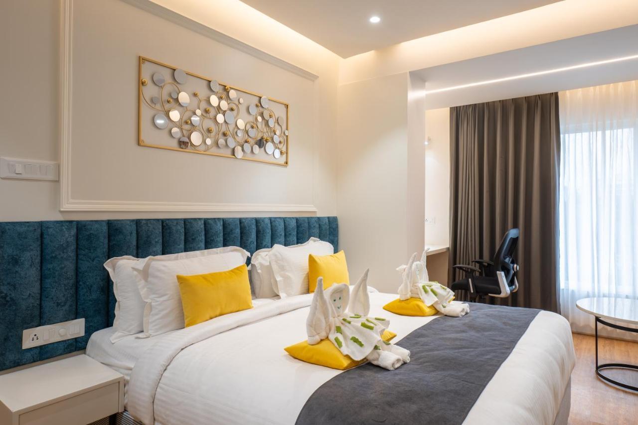 Clubway Grand A Boutique Hotel Jorhāt Buitenkant foto