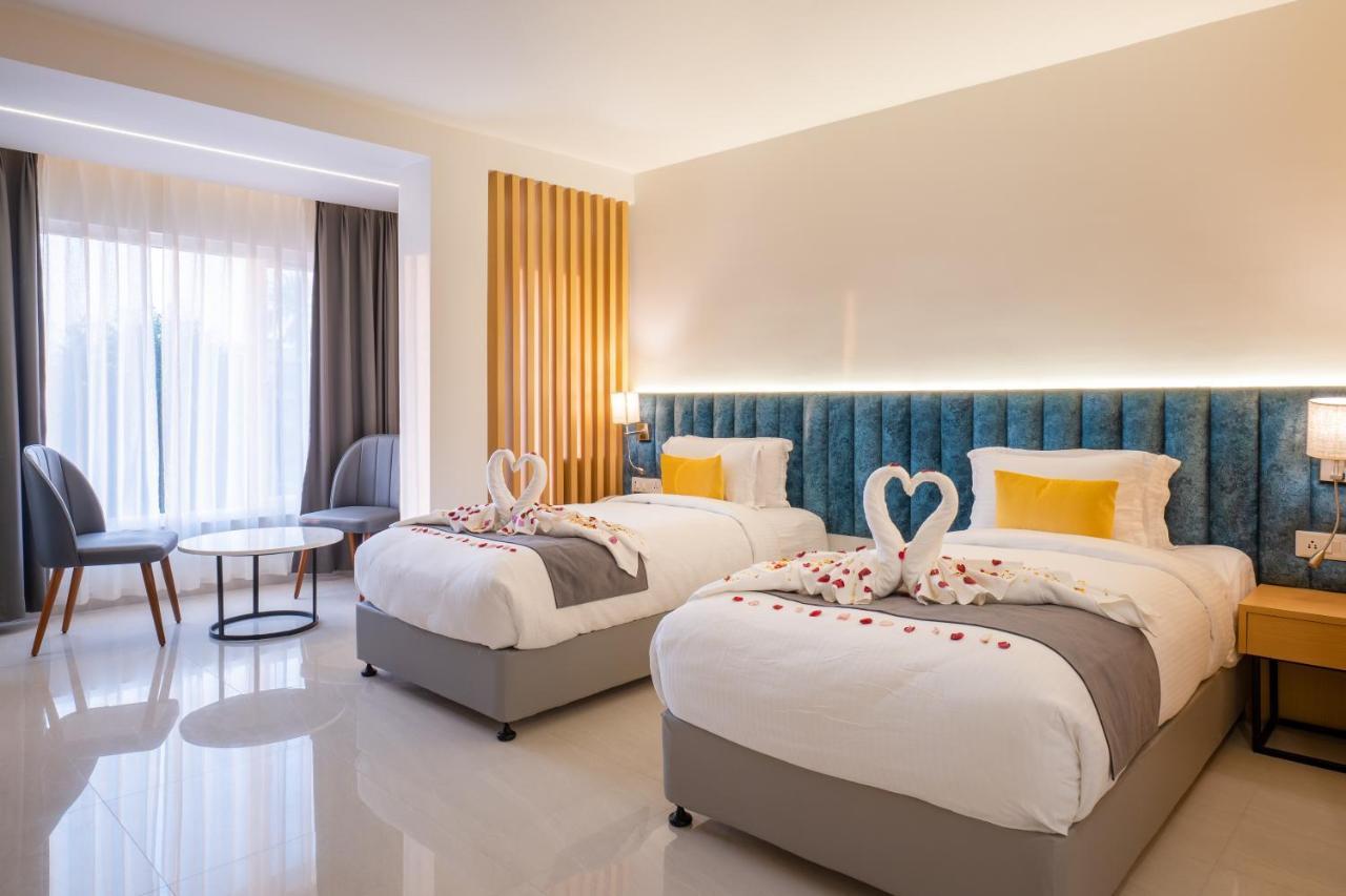 Clubway Grand A Boutique Hotel Jorhāt Buitenkant foto