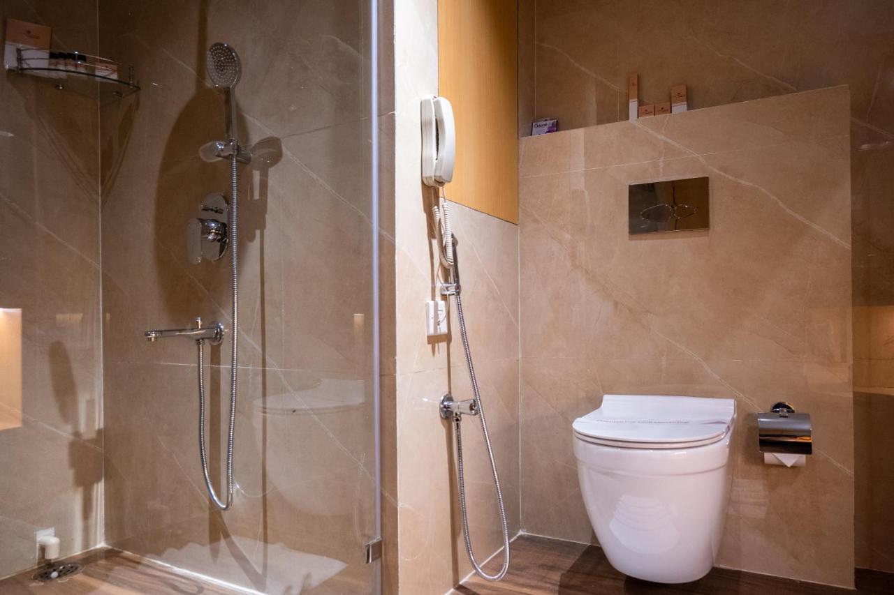 Clubway Grand A Boutique Hotel Jorhāt Buitenkant foto
