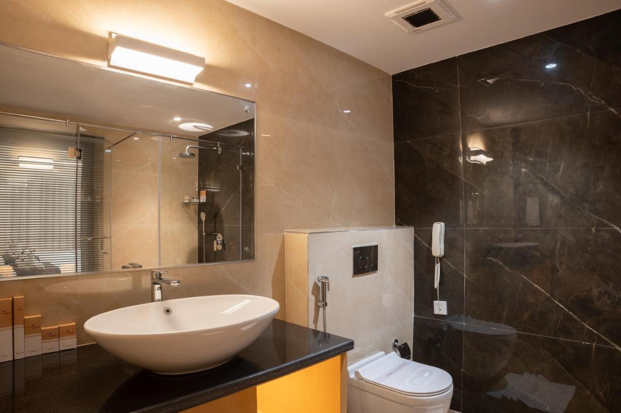 Clubway Grand A Boutique Hotel Jorhāt Buitenkant foto