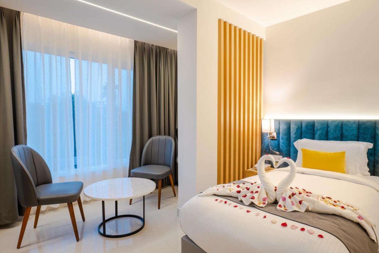 Clubway Grand A Boutique Hotel Jorhāt Buitenkant foto