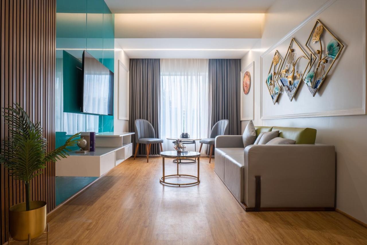 Clubway Grand A Boutique Hotel Jorhāt Buitenkant foto