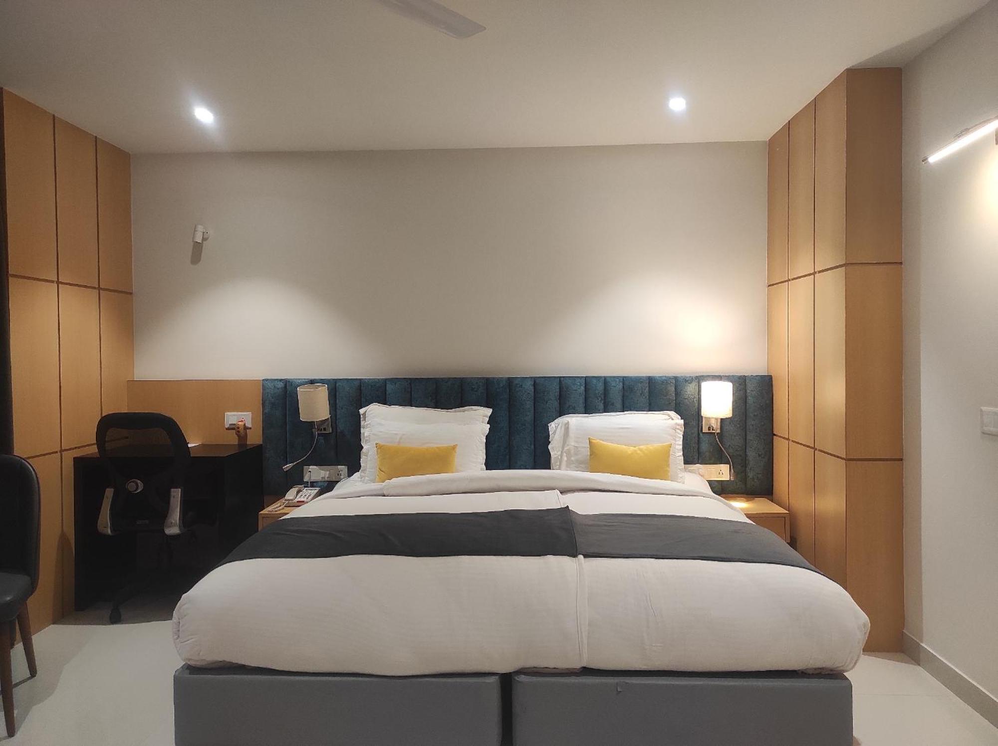 Clubway Grand A Boutique Hotel Jorhāt Buitenkant foto