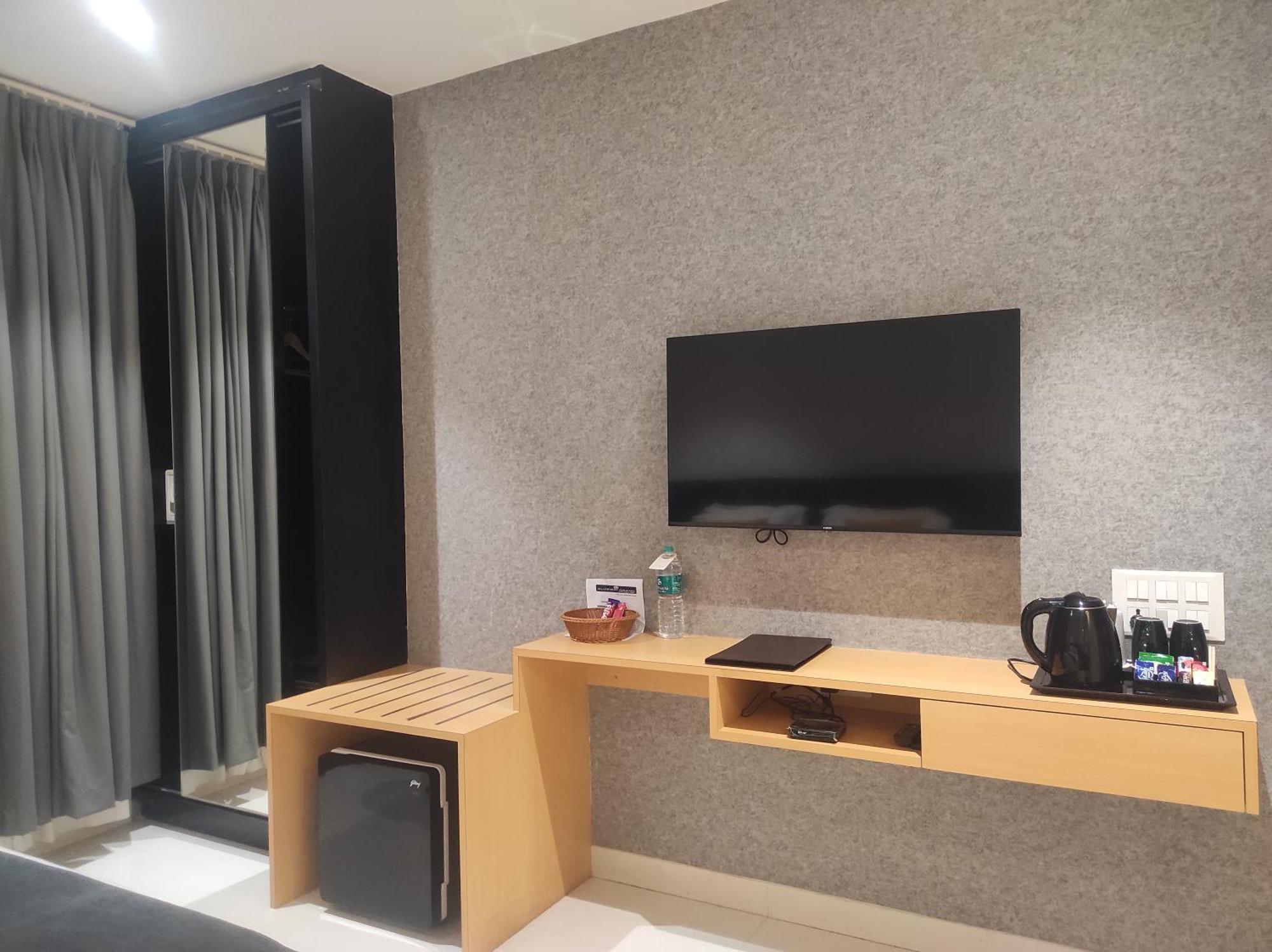 Clubway Grand A Boutique Hotel Jorhāt Buitenkant foto
