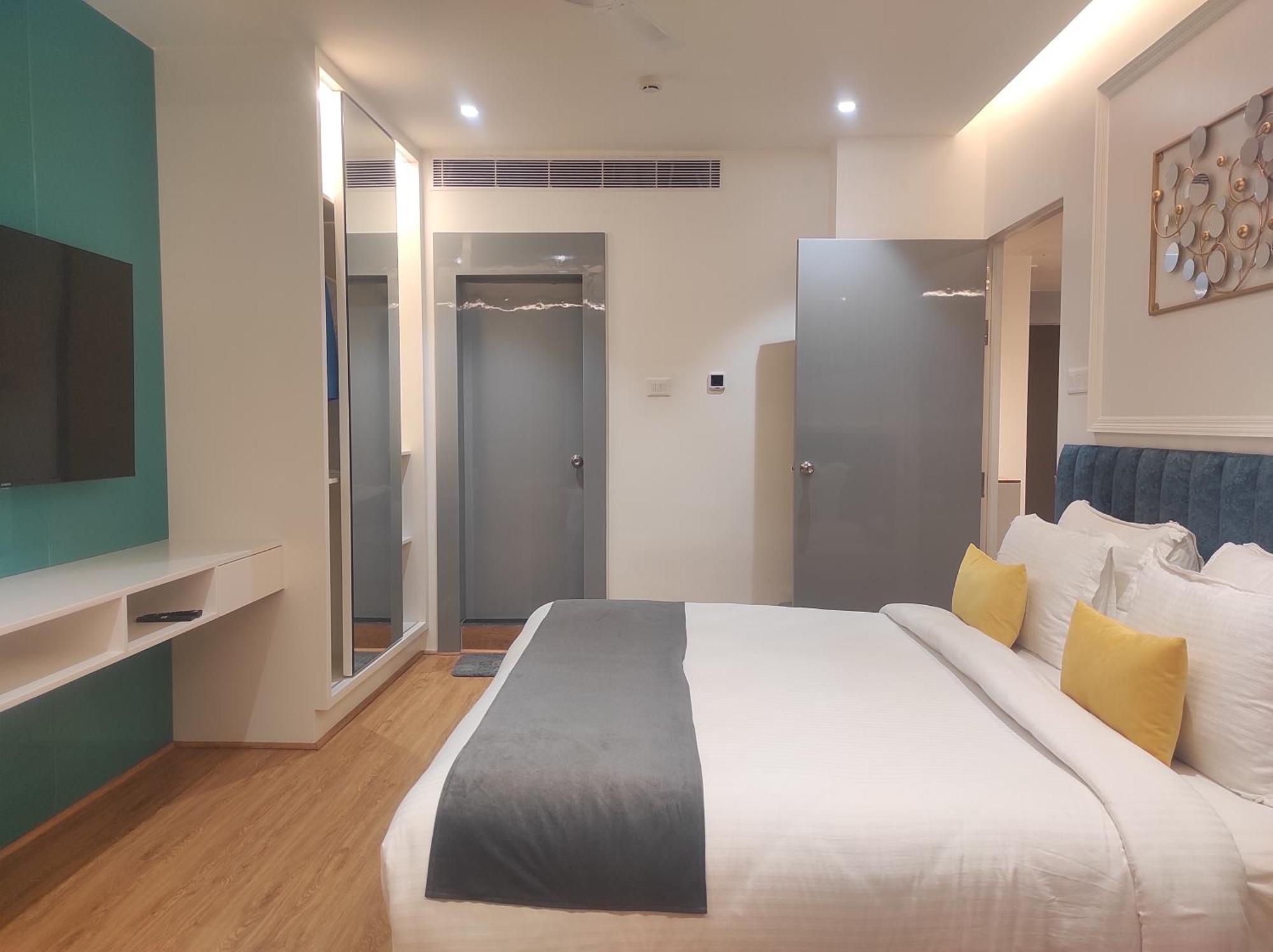 Clubway Grand A Boutique Hotel Jorhāt Buitenkant foto
